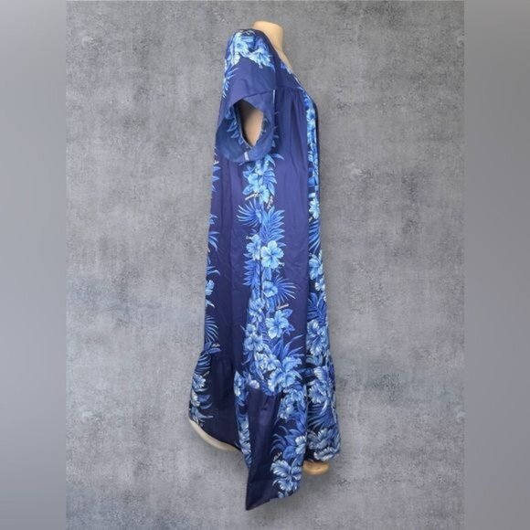 Hawaiian Hibiscus Floral MuuMuu - Picture 3 of 6